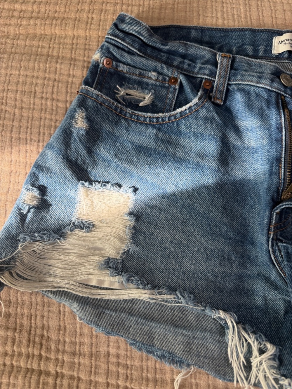 Abercrombie & Fitch Mid Rise “The Boyfriend” denim shorts - Picture 4 of 8